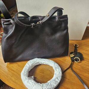 Leather Shoulder Bag in Dark Brown - Classic Women's Tote
